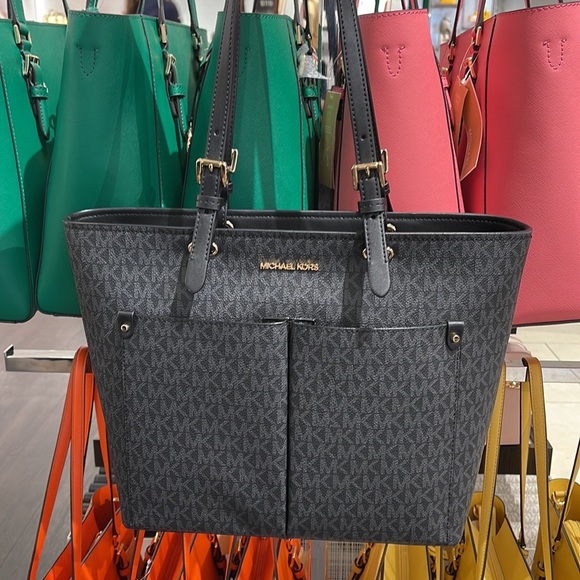 MICHAEL KORS JET SET TRAVEL MEDIUM DOUBLE POCKET TOTE
BLACK SIGNATURE
NWT - Picture 6 of 16